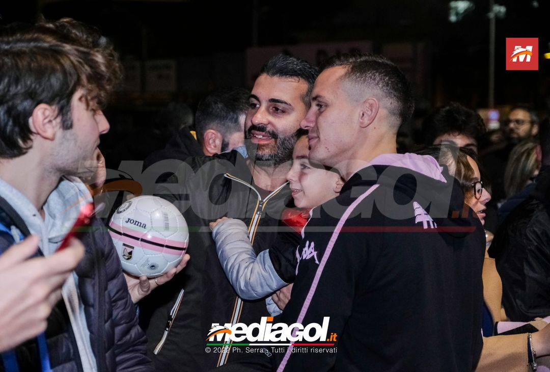 FOTO Palermo: Accardi, Saric e Gomes accendono l’albero al ‘Barbera’ (Gallery) - immagine 49