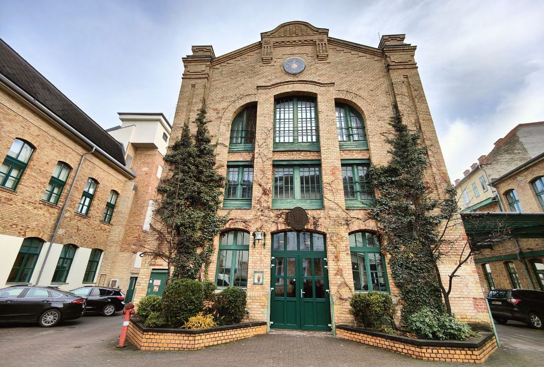 GALLERY VN – Lo stabilimento dell’Unicum: dove il proprietario è tifoso viola- immagine 1