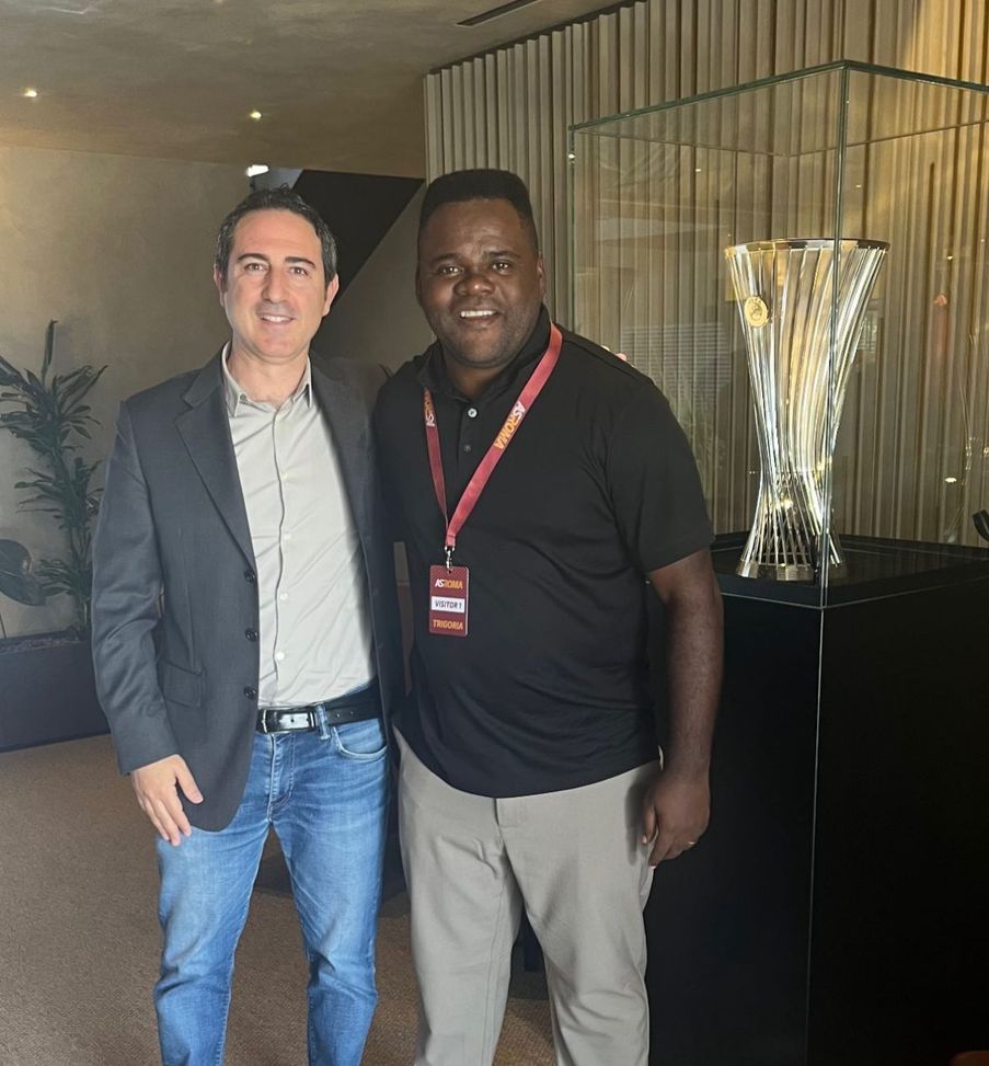 Roma, visita di Simplicio a Trigoria: foto con De Rossi, Dybala e la Conference- immagine 2