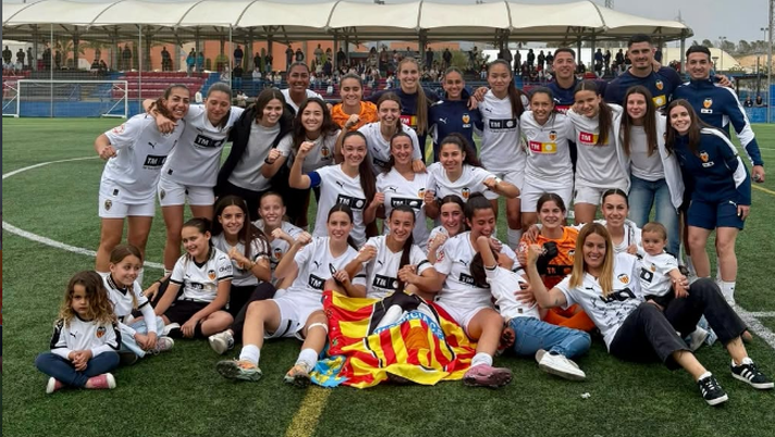 Il Valencia femminile B dedica il titolo al tecnico scomparso: “Grazie per la tua eredità” - immagine 1