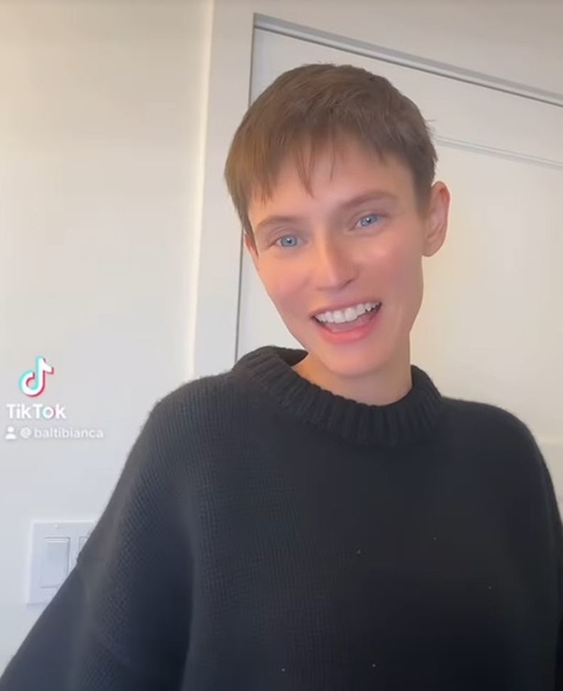 Bianca Balti senza capelli sui social dopo la chemio: “L’ho fatto”- immagine 2