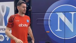 Il Napoli termina l’allenamento, gli azzurri tornano in hotel: facce concentrate