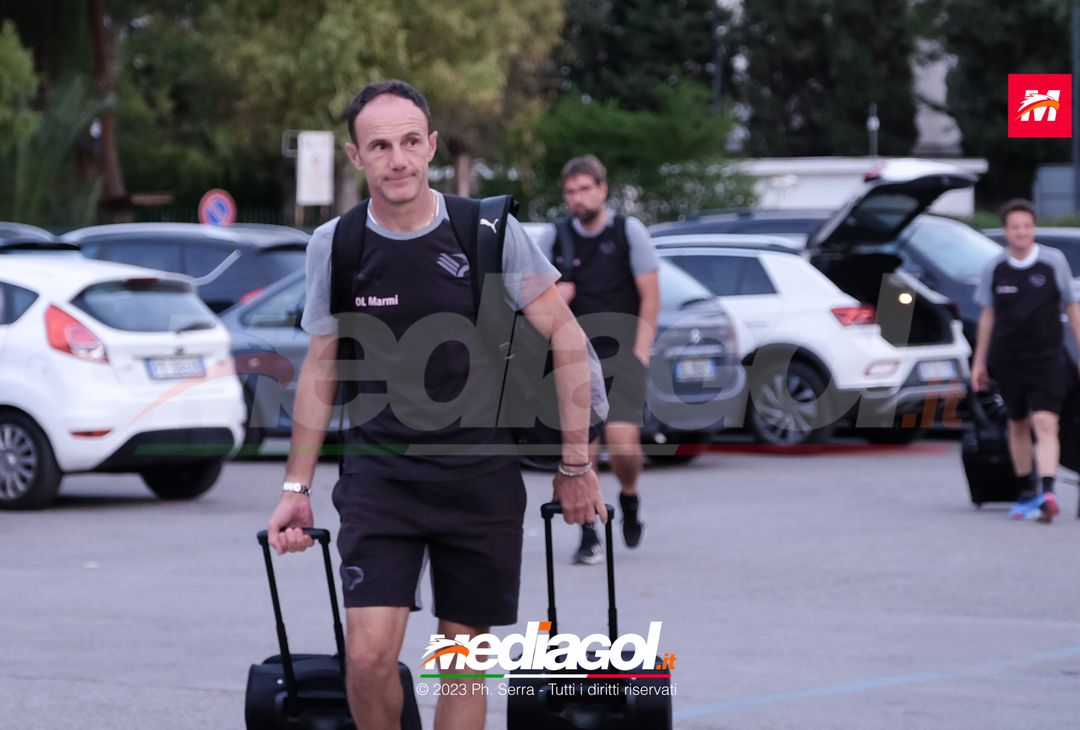 FOTO PALERMO: i giocatori rosanero scattano selfie con i tifosi (GALLERY) - immagine 12