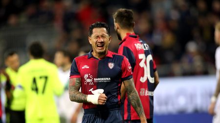 CAGLIARI, ITALY - DECEMBER 11: Gianluca Lapadula of Cagliari injured during the Serie A TIM match between Cagliari Calcio and US Sassuolo at Sardegna Arena on December 11, 2023 in Cagliari, Italy. (Photo by Enrico Locci/Getty Images)