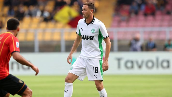 LECCE, ITALY - OCTOBER 18: Nemanja Matic of US Sassuolo during the Serie A match between US Lecce and US Sassuolo Calcio at Stadio Via del Mare on October 18, 2025 in Lecce, Italy. (Photo by Maurizio Lagana/Getty Images) Sassuolo-Roma, Matic: “Bello ritrovare tanti amici ma oggi voglio vincere” - immagine 1