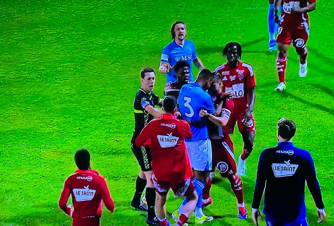GALLERY Napoli-Brest, clamorosa rissa fra Natan e Del Castillo nel finale - immagine 4
