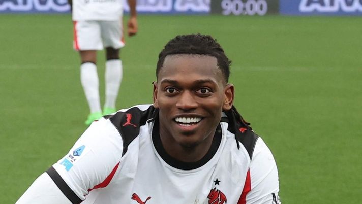 L'esultanza di Rafael Leao (attaccante AC Milan) per il suo gol in Cremonese-Milan 0-2 (Serie A 2025-2026) | News (Getty Images) Di Canio: 'Il Milan senza Leao è più solido. 16 gol segnati, zero subiti in sei partite'