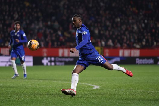 LONDRA, INGHILTERRA – 10 GENNAIO: Jorrel Hato del Chelsea segna il primo gol della sua squadra durante il match valido per il terzo turno di Emirates FA Cup tra Charlton Athletic e Chelsea disputato a The Valley il 10 gennaio 2026 a Londra, Inghilterra. (Foto di Julian Finney/Getty Images) Chelsea-Arsenal: come vedere la gara gratis in streaming- immagine 5