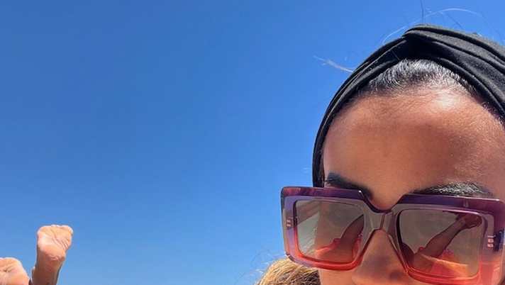 Giorgia Palmas, il lato B in spiaggia è da urlo. Selfie super sexy per lady Magnini  Giorgia Palmas, il lato B in spiaggia è da urlo. Selfie super sexy per lady Magnini - immagine 1