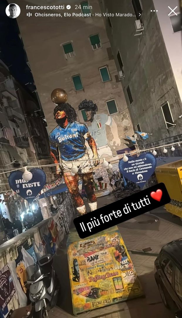 Totti a Napoli, tributo da brividi a Maradona: “Il più forte di tutti” – FOTO- immagine 2
