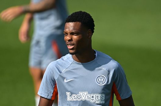 Inter, in tre per due maglie: Darmian-Dumfries favoriti su Pavard. In mezzo gli intoccabili- immagine 2