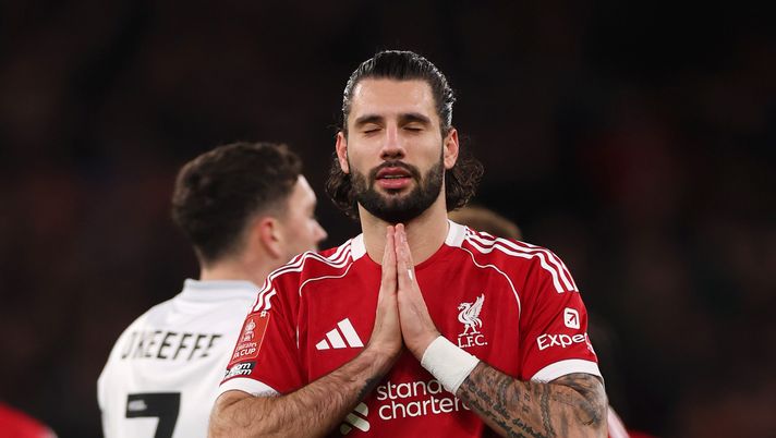 Il tecnico del Barnsley contro Szoboszlai: 'Quel tacco è stato irrispettoso' (Foto di Carl Recine/Getty Images) Szoboszlai con la maglia del Liverpool