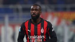 Milan, Tomori squalificato per la trasferta contro la Fiorentina: ecco il motivo. Su Nkunku …
