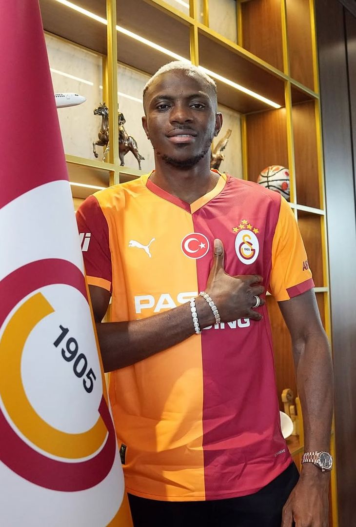 Osimhen, al Galatasaray fino al 2029! Gli scatti con il nuovo club – LA GALLERY - immagine 2