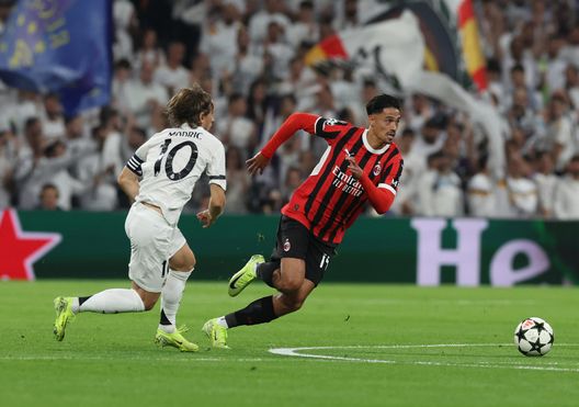 Sliding doors: Reijnders a duello con Modric in Real Madrid-Milan. L'olandese ha lasciato i rossoneri, il croato arriverà a luglio. (Foto di Claudio Villa/AC Milan via Getty Images) Luka Modric, rinviate le visite mediche con il Milan: ecco il motivo- immagine 3