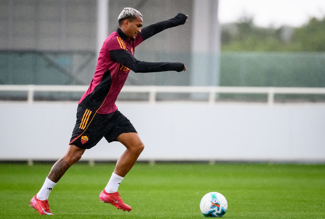 Roma, la seduta pomeridiana aperta ai tifosi al St. George’s Park – FOTO GALLERY - immagine 69