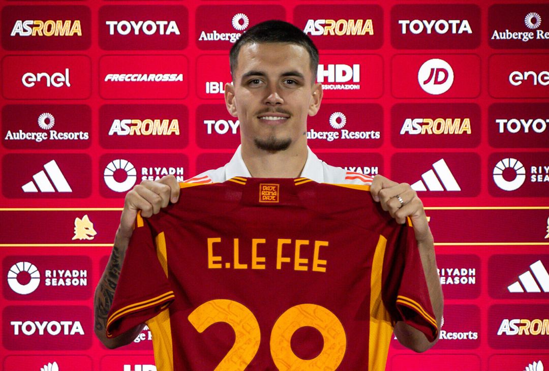 Trigoria, la firma e il primo allenamento di Enzo Le Fée con la Roma – FOTO GALLERY - immagine 23