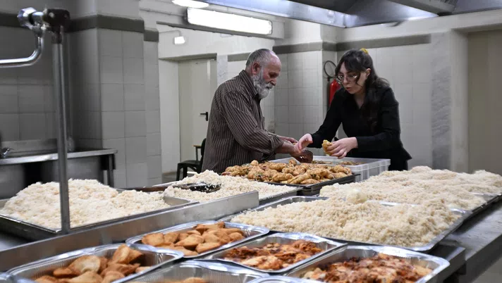 Il Palermo ha deciso di donare gli oltre 600 pasti già pronti per il catering alla Missione Speranza e Carità - immagine 1