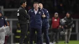 Video – Mazzarri furioso, placcato dal segretario
