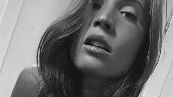 Carolina, buonanotte speciale. Lady Cassano attira i follower prima di dormire - immagine 1