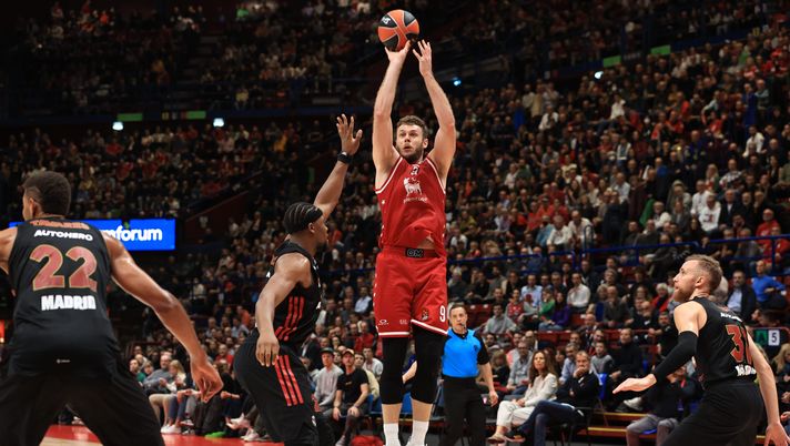 MILAN, ITALY - NOVEMBER 03: Nicolo Melli, #9 of EA7 Emporio Aramani Milan in action during the 2022/2023 Turkish Airlines EuroLeague Regular Season Round 6 match between EA7 Emporio Armani Milan and Real Madrid at Mediolanum Forum on November 03, 2022 in Milan, Italy. (Photo by Giuseppe Cottini/Euroleague Basketball via Getty Images) Eurolega- Troppo Real per Milano: gran prova di Llull, Shields e Mirotic al tappeto - immagine 1