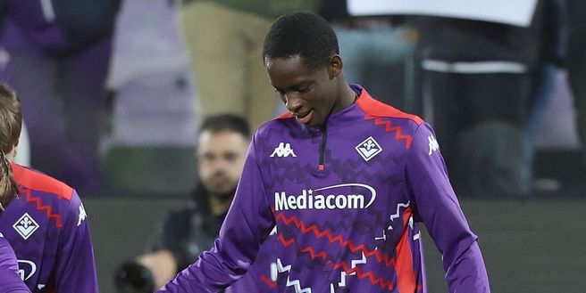 FLORENCE, ITALY - OCTOBER 3: N'Da Konan Bienvenu Ange Eddy Kouadio of ACF Fiorentina warm-up during the UEFA Conference League 2024/25 League Phase MD1 match between ACF Fiorentina and The New Saints FC at on October 3, 2024 in Florence, Italy. (Photo by Gabriele Maltinti/Getty Images)