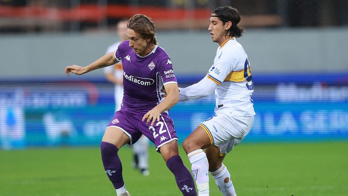 FLORENCE, ITALY - NOVEMBER 2: Jacopo Fazzini of ACF Fiorentina in action against Youssef Maleh of US Lecce during the Serie A match between ACF Fiorentina and US Lecce at Artemio Franchi on November 2, 2025 in Florence, Italy. (Photo by Gabriele Maltinti/Getty Images) Fazzini un’occasione? Ds Lecce: “Cercheremo di cogliere le opportunità” - immagine 1