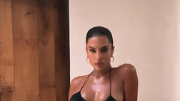 Jessica Aidi, scatto bollente. Lady Verratti, corpo sinuoso: la foto in costume spiazza il web