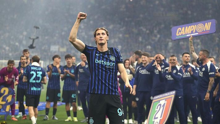 La Lega Serie A celebra Esposito: “Fisicità, senso del gol e maturità sorprendente” - immagine 1