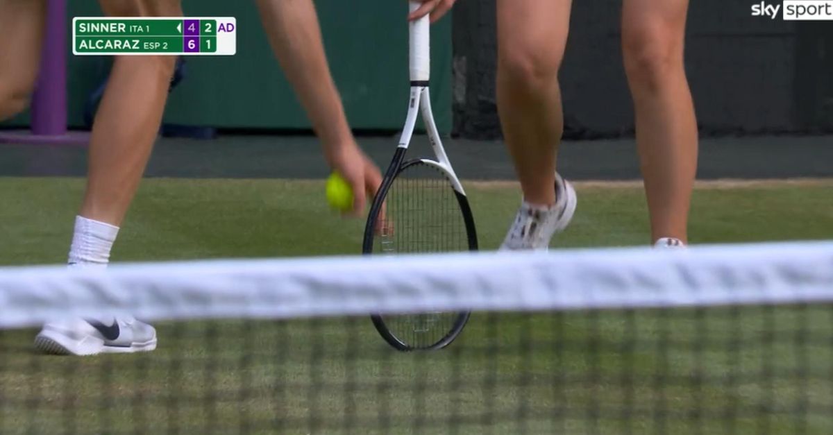 VIDEO / Wimbledon, un tappo di champagne finisce in campo VIDEO / Wimbledon, un tappo di champagne finisce in campo