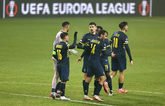 I giocatori del Maccabi Tel Aviv esultano dopo la vittoria sul Besiktas dell'anno scorso (Photo by David Balogh/Getty Images) Incredibile in Champions League, il Maccabi Tel Aviv costretto a usare tre portieri in 20 minuti- immagine 2