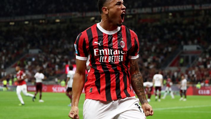MILAN, ITALY - AUGUST 17: Noah Okafor of AC Milan celebrates scoring his team's second goal during the Serie A match between AC Milan and Torino at Stadio Giuseppe Meazza on August 17, 2024 in Milan, Italy. (Photo by Marco Luzzani/Getty Images)  Riscatti Milan