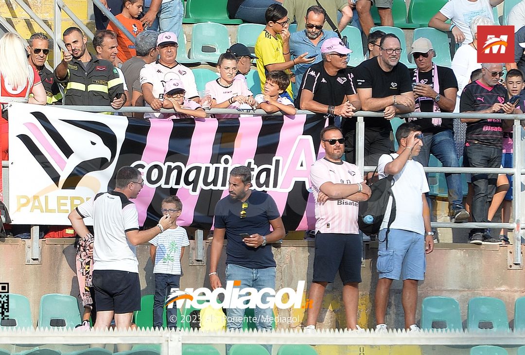 FOTOTIFO Palermo-Feralpisalò 3-0, gli scatti ai tifosi al “Renzo Barbera” (GALLERY) - immagine 94