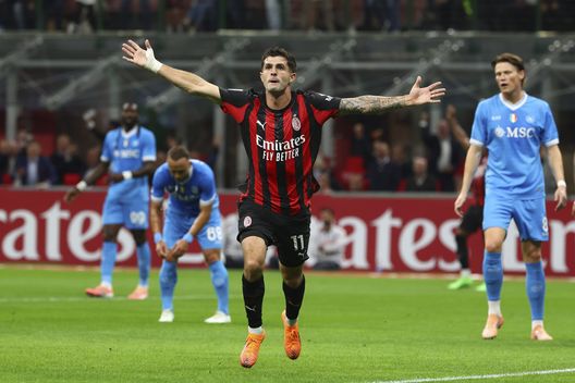 MILANO, ITALIA - 28 SETTEMBRE: Christian Pulisic del Milan esulta dopo aver segnato il secondo gol della sua squadra durante la partita di Serie A tra Milan e Napoli allo stadio Giuseppe Meazza il 28 settembre 2025 a Milano, Italia. (Foto di Giuseppe Cottini/AC Milan tramite Getty Images) Serie A Milan