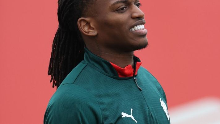 Milan, Leao vola per curare la pubalgia. E poi smentisce i fatti pre Torino