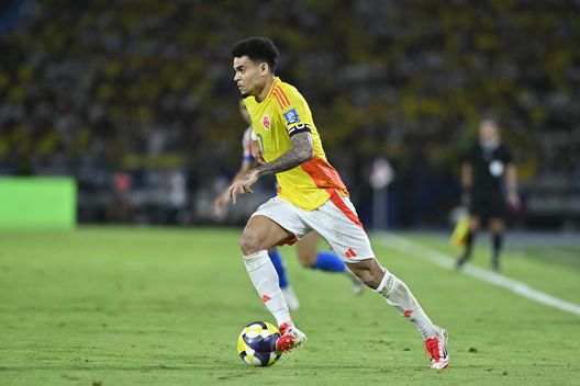 Luis Diaz con la maglia della Colombia. (Foto di Gabriel Aponte/Getty Images) Argentina-Colombia, i tre duelli chiave che possono decidere la partita- immagine 3