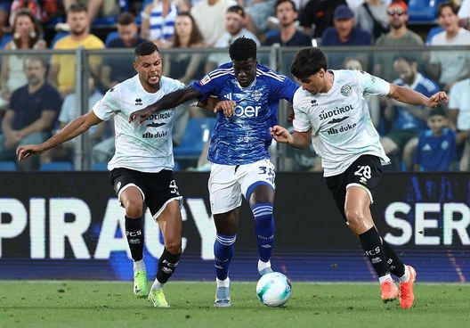 Como, Italia - 16 agosto 2025: Azione di gioco della partita di Coppa Italia tra Como e Südtirol. (Foto di Marco Luzzani/Getty Images) Südtirol-Palermo, dove vedere la partita in diretta tv e streaming live- immagine 2