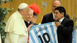 Maradona e Papa Francesco, lo storico incontro nel 2014 a Roma