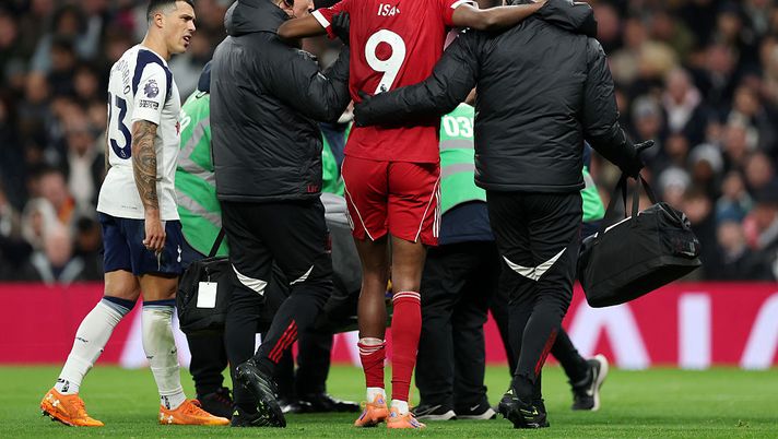 Liverpool, Isak segna e si fa male: si teme un grave infortunio alla gamba - immagine 1