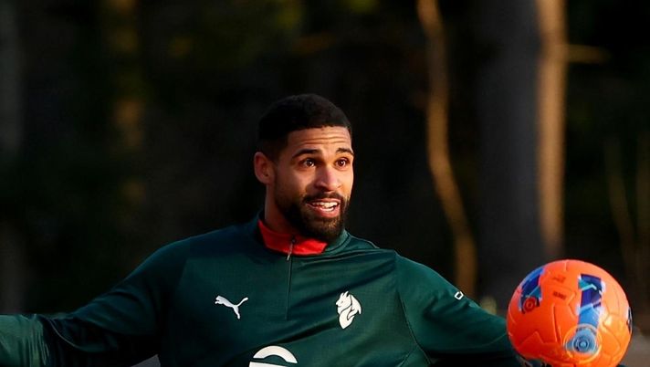Ruben Loftus-Cheek (centrocampista AC Milan), qui durante una seduta di allenamento dei rossoneri a Milanello | Milan News (Getty Images) Sarri alza il pressing per Loftus-Cheek: il Milan non vuole svendere. La possibile richiesta
