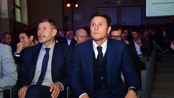MILAN, ITALY - SEPTEMBER 26: (L-R) Zvonimir Boban of AC Milan and Javier Zanetti of FC Inter attend the 'Uno Stadio Per Milano' Conference on September 26, 2019 in Milan, Italy. (Photo by Pier Marco Tacca - Inter/Inter via Getty Images) ORDINE DEL…GIORNO – A inserire Cuadrado doveva pensarci Zanetti… - immagine 1