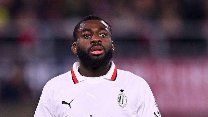 BOLOGNA, ITALY - FEBRUARY 27: Youssouf Fofana of AC Milan during the Serie A match between Bologna and AC Milan at Stadio Renato Dall'Ara on February 27, 2025 in Bologna, Italy. (Photo by Alessandro Sabattini/Getty Images) FLASH – Milan, Fofana costretto al cambio: infortunio da valutare. Entra Leao al suo posto - immagine 1