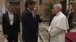 De Laurentiis al Papa: “Lei è un numero 10”. Poi il siparietto con Conte