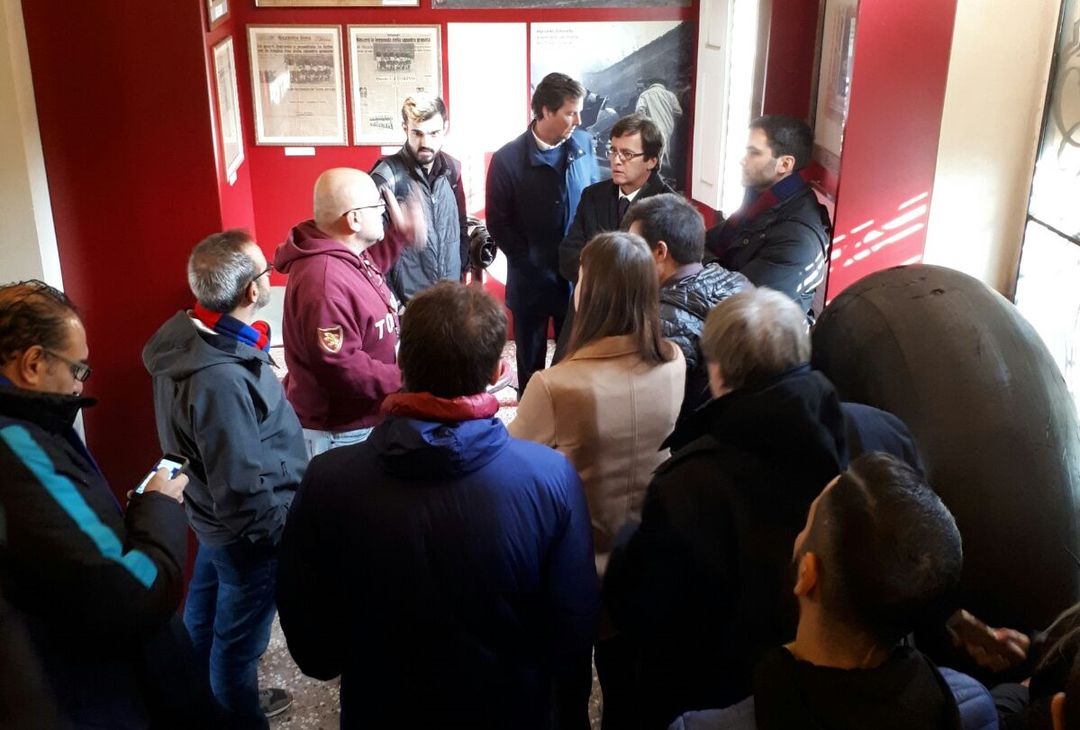 I tifosi del Barcellona omaggiano ancora il Grande Torino: ecco la visita al Museo - immagine 5