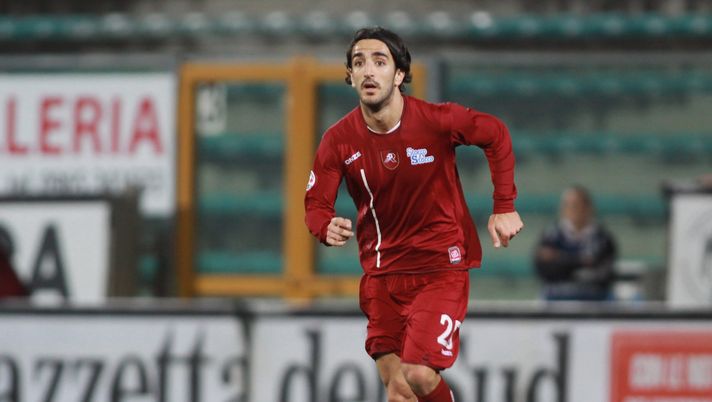 REGGIO CALABRIA, ITALY - JANUARY 05: Piermario Morosini of Reggina Calcio is shown in action during the Serie B match between Reggina and Grosseto at Stadio Oreste Granillo on January 5, 2010 in Reggio Calabria, Italy. (Photo by Maurizio Lagana/Getty Images) Il 14 aprile ci lasciava Piermario Morosini: il ricordo delle sue ex squadre e della Serie A - immagine 1