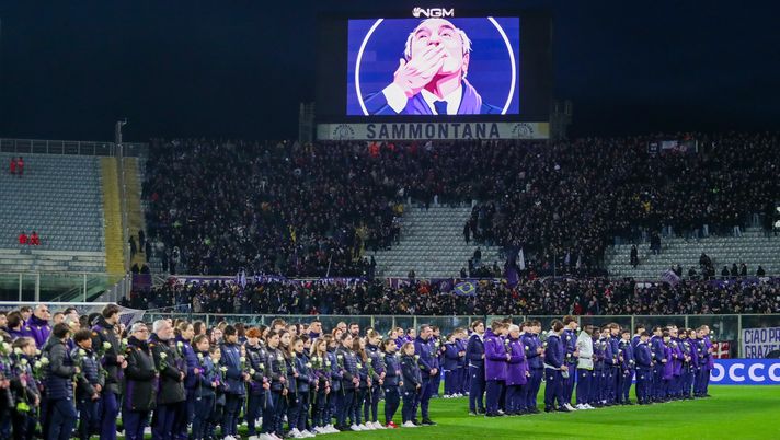 GERMOGLI PH: 24 GENNAIO 2026 FIRENZE STADIO ARTEMIO FRANCHI SERIE A FIORENTINA VS CAGLIARI NELLA FOTO COMMEMORAZIONE PER IL PRESIDENTE ROCCO COMMISSO “Grazie Rocco”: il Franchi si ferma per Commisso e la Curva Fiesole lo omaggia - immagine 1