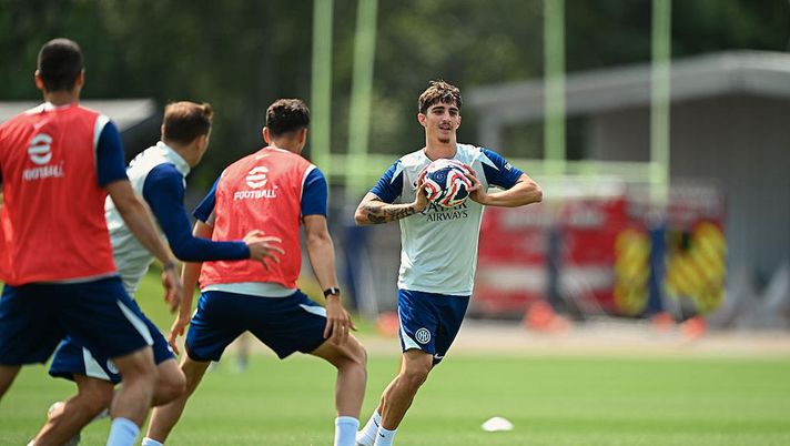 FCIN1908 / In sede Inter l’agente di Cocchi, Enzo Raiola - immagine 1