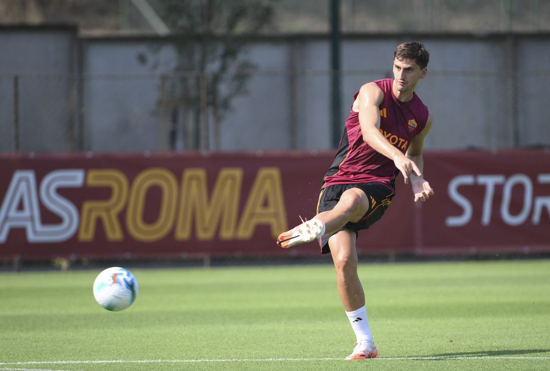 Trigoria, la ripresa degli allenamenti dopo tre giorni di riposo – FOTO GALLERY - immagine 12