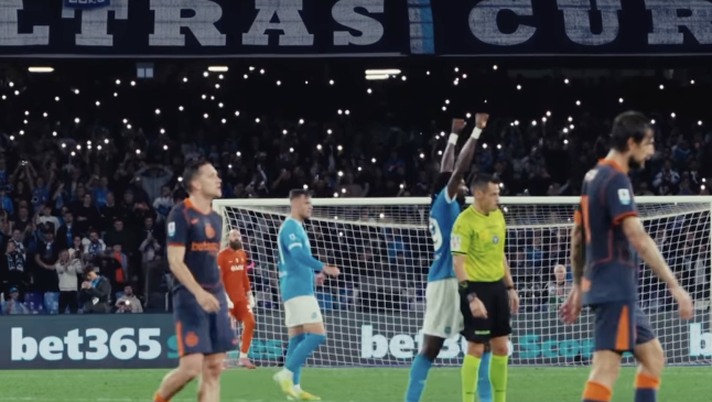 Magia al Maradona al termine di Napoli-Inter: l’esultanza di squadra e tifosi – VIDEO Magia al Maradona al termine di Napoli-Inter: l’esultanza di squadra e tifosi – VIDEO - immagine 1