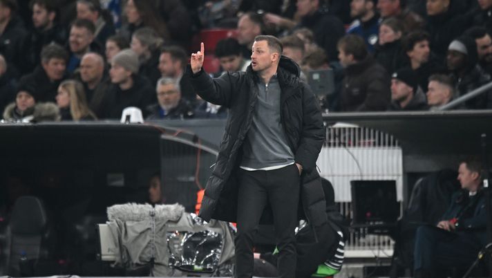 COPENHAGEN, DENMARK - MARCH 06: Jacob Neestrup, Manager of F.C. Copenhagen, gestures during the UEFA Conference League 2024/25 Round of 16 First Leg match between F.C. Copenhagen and Chelsea FC at Parken Stadium on March 06, 2025 in Copenhagen, Denmark. (Photo by Patrik Lundin/Getty Images) Copenaghen, Neestrup avverte il Napoli: “Basta una vittoria per passare in Champions” - immagine 1